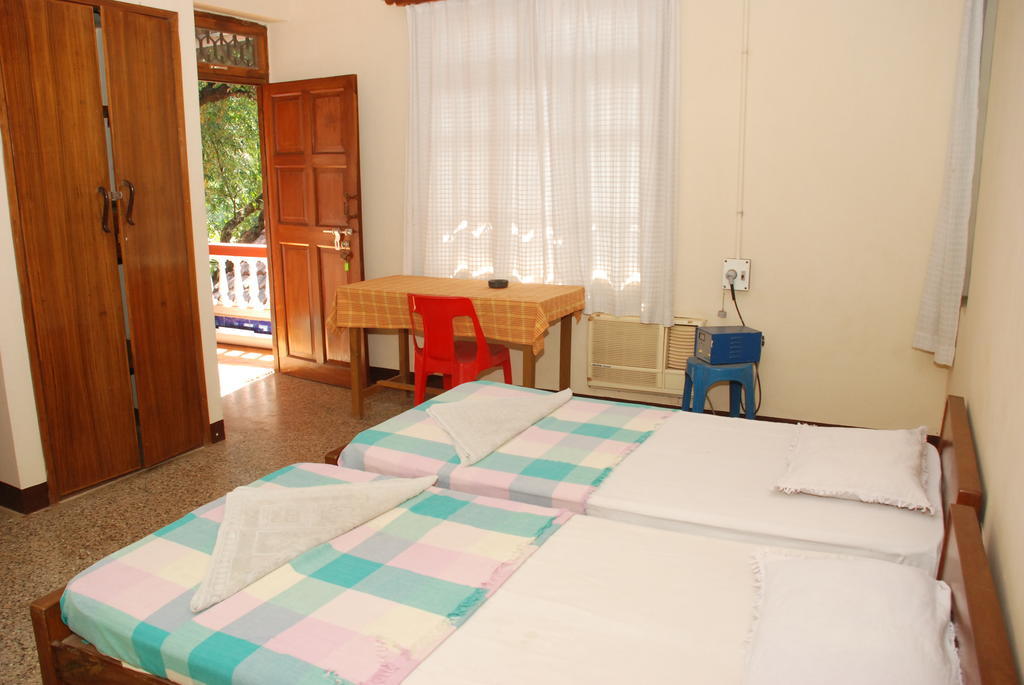 Pinto Guest House Candolim Phòng bức ảnh