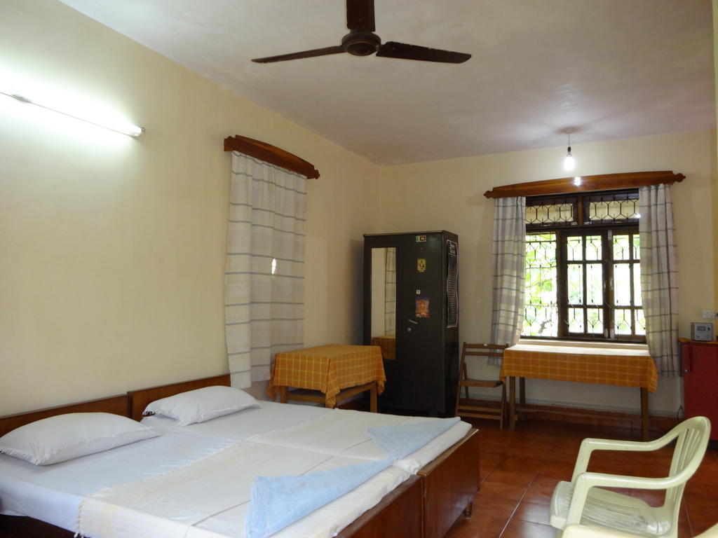 Pinto Guest House Candolim Phòng bức ảnh